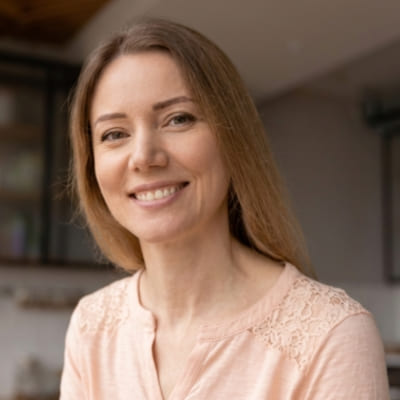 <em>Isabel R.</em>